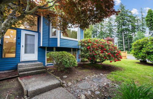 Spacious Modern Retreat w Game Room and Yard - Foto 9