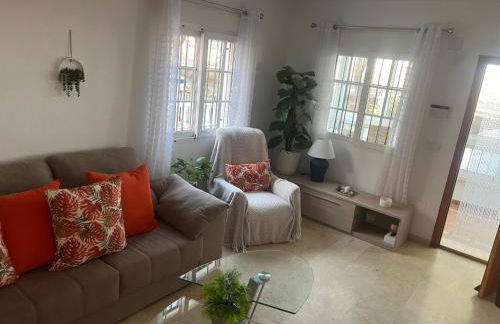 Stunning 3 bedroom Large House in Great Location - Foto 8