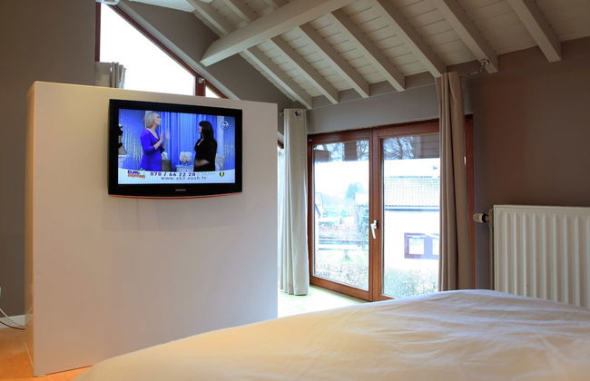 Charming Cottage With Jacuzzi Located Near Nature and ski Slopes - Photo 4