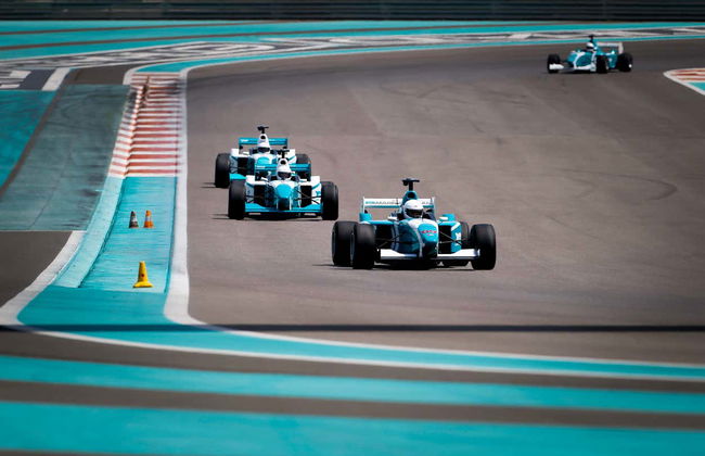 Condução de um Fórmula 3000 no Circuito Yas Marina - Foto 2