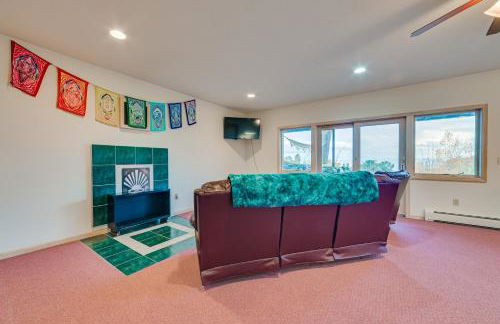 17 Mi to Skiing! Lake-View Michigan Home with Deck - Foto 17