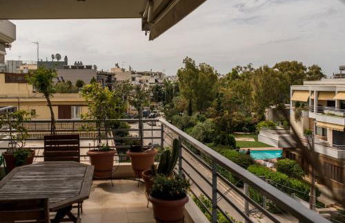 Family getaway, spacious and luxurious, sea view, terrace, 5 minutes from Voula beach, 30min from Athens center - Foto 12