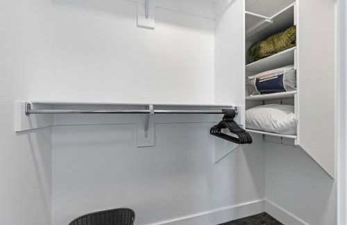 City Views! Luxury King bed gym pool HTub - Foto 27