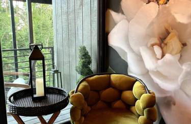 Swanky Mid-Modern Century-5 Decks-90 inch 4K Screen - Foto 28