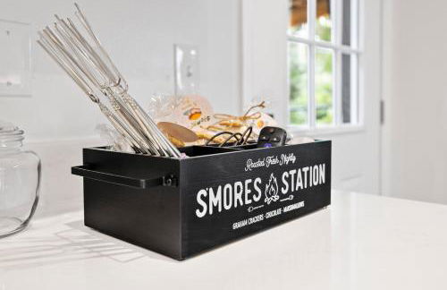 MiniGolf, HotTub, FirePit, PetFriendly, Sleeps 8 - Foto 13