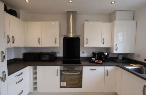 Spacious 4BR House with 2 Bathrooms and 1 WC ideal for Families, Professionals and Relocators near NEC, BHX, HS2 and JLR with Travel Cot, Pets Allowed and Free Parking - The Home Makers Hub - Foto 27