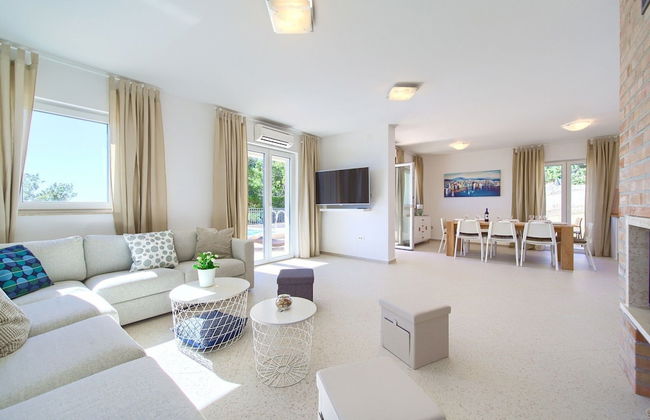 Villa in Cres With Sea Views & Pool - Foto 8