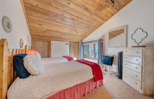 Lakeside Lodge - Lakefront home with private dock & hot tub - Foto 22