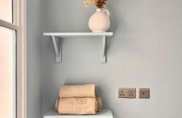 Cosy 2 Bed Retreat with FREE Secure Parking - Foto 8