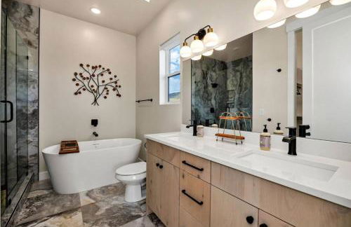 Luxury Lodge with Hot Tub, Theater and Pickleball Court - Foto 67