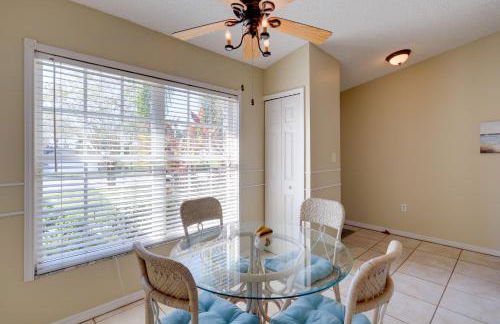 Bright Titusville Retreat with Lanai - WFH Friendly! - Foto 8