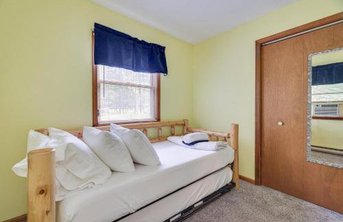 Secluded Family Cabin with Fire Pit in Lake Ariel! - Foto 22