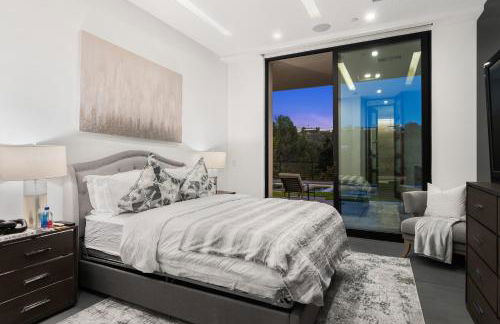 Ultra Luxury 5BR Beverly Hills Estate with Private Pool Spa and Canyon Views - Foto 30