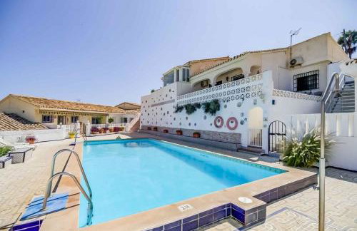 Charming Townhouse in El Faro, Spain, Studding Sea View & Community Pool - Foto 10