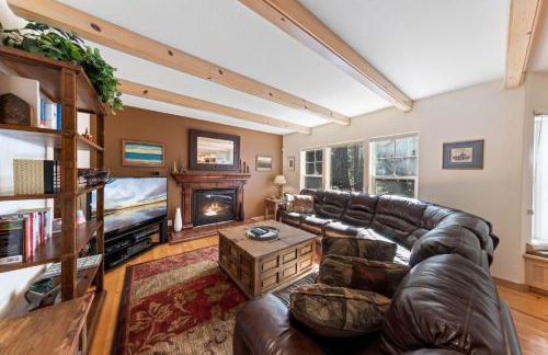 Fox Crossing at Tahoe Donner by Tahoe Getaways - 3BR Vacation Rental w Forested Views & HOA Amenities! - Foto 16