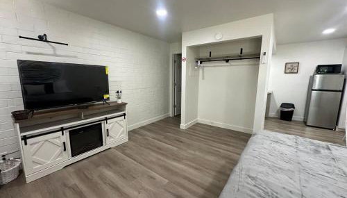 Newly remodeled bright studio - Photo 2