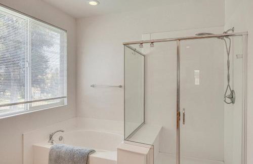 Rio Bravo Country Club Home in Bakersfield with Pool - Photo 18