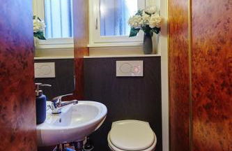 Cozy and Stylish with A-C in City Center! - Foto 13