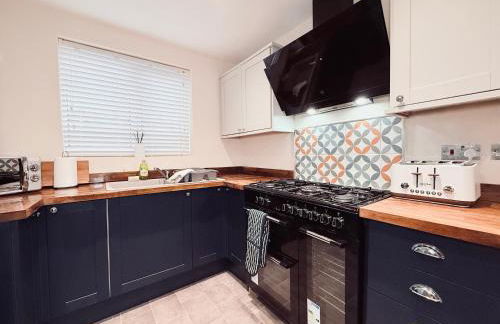 3BR Contractors Stay in Ammanford with Parking and Wi-Fi - Foto 9