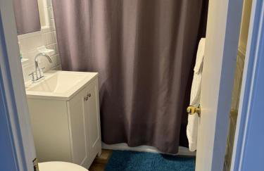 Walk to 2 metro's, furnished studio, private, parking, wifi. - Foto 9