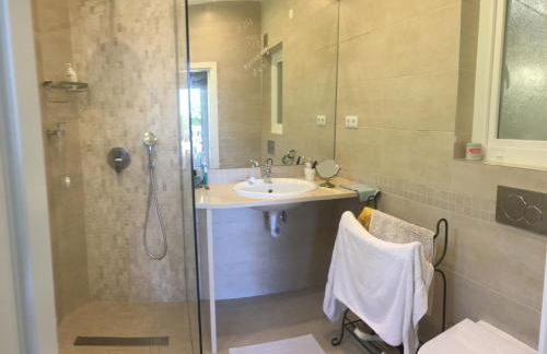 3 Bedroom villa with a sea view completely private - Foto 19