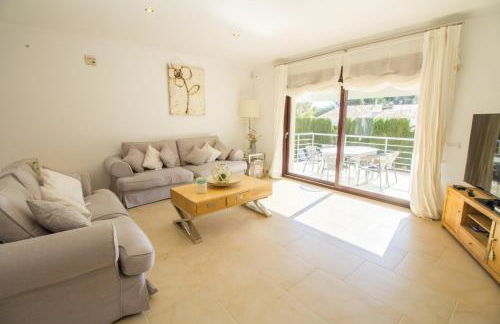 Soleado chalet con Piscina, WIFI y A/C - Photo 10