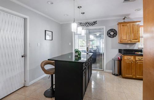 Family Retreat with Pool Fenced Yard AC - Foto 10