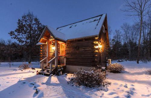 Cozy Log Cabin with an Indoor Fireplace Located on 70 Forested Acres in Leicester, Vermont - Foto 14
