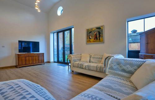 Finest Retreats - Courtyard View at Longford - Photo 3