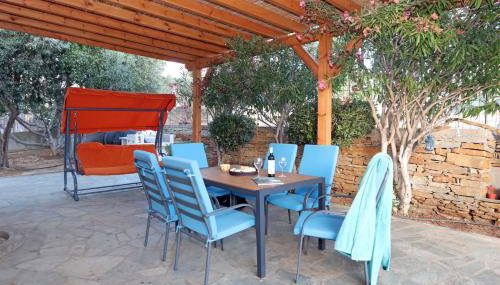 Ruby's summer house with spacious garden and free parking - Photo 2