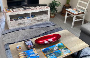 Lovely newly refurbished, 1 bedroom top floor apartment with sea views, fast WI-FI CABLE TV and Netflix - Foto 15