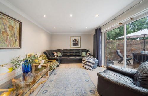 Cosy 3 BEDROOM Home with Garden, Ealing - Foto 2