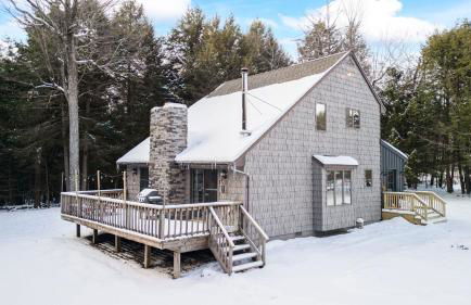 Catskills Mountain Home Near Windham w Fireplace Open Living Deer Run Lodge by AvantStay - Foto 3