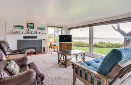 Cliffside Lighthouse Beach Home with Ocean View - Foto 1