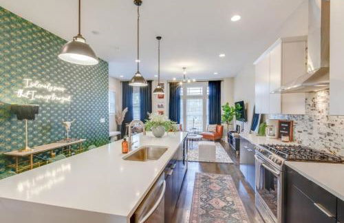 The Ultimate Double Rooftop Deck with Skyline Views - Foto 17