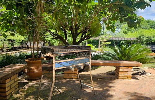 Charme de um típico chalé de campo com lareira. - Foto 16