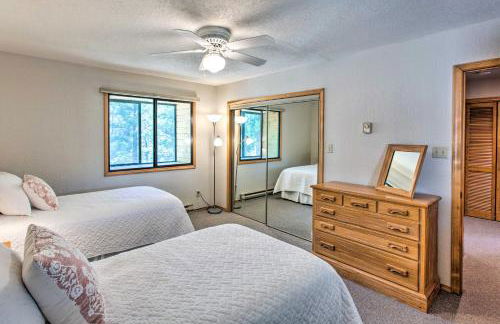 Roomy Angel Fire Home with Hot Tub, Sunroom and Views! - Foto 26