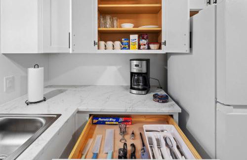 8 Minutes to UNC - Outdoor Deck - Washer and Dryer - Foto 11