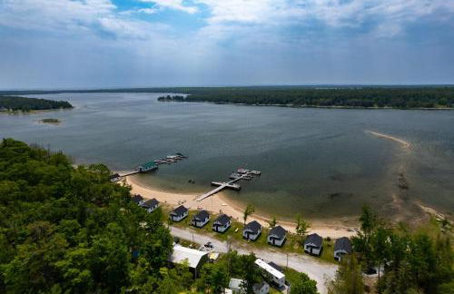 Sandy Beach and Sunset Views Cedarville Cabin 3! - Foto 42
