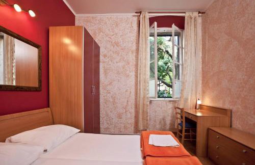 Mediteran with garden next to beach and Old Town - Foto 14