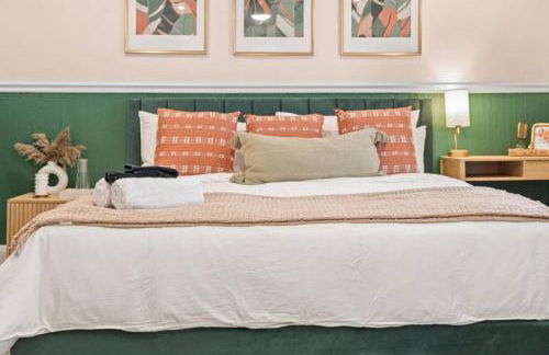 Urban Flamingo Retreat Modern Meets Tropical in this Beautiful, Updated Pet Friendly 3BD Pool Home with Outdoor Living Space - Foto 25