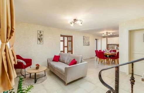 Cozy Home In Rojnici With Wifi - Photo 5