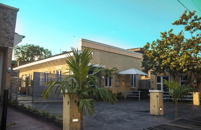 Premiership UK Suites - Photo 1