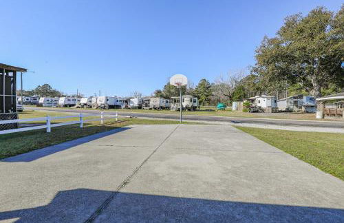 Spacious Home with Waterfront View-Welcome Pets - Foto 60