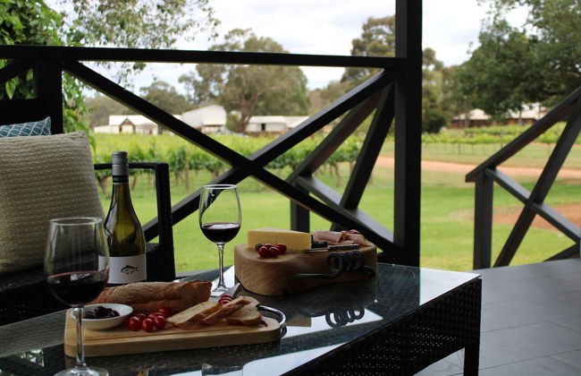 Vineyard Cottage at Upper Reach Winery - Foto 11