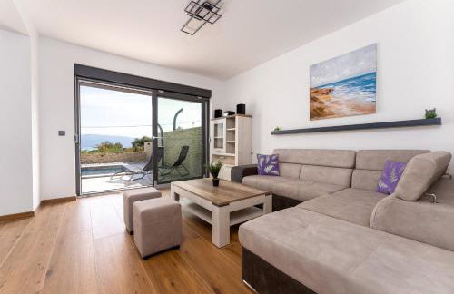 Villa Rosemary -semi-detached villa with a pool and a panoramic view, close to a sandy beach - by TRAVELER tourist agency Krk - Foto 27