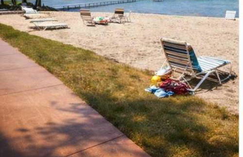 Large 2 Floor Condo, Pool Pass, Beach Club, walk to Shanty Creek - Foto 42