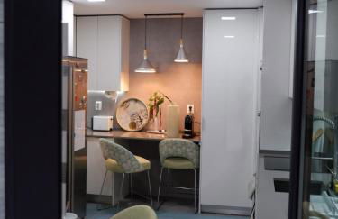 Luxury 2BR Spacious & Stylish with Patio near Metro - Foto 17