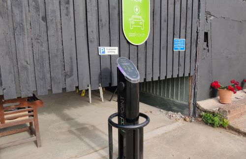 Cider Cottage - 3 Bedroom - Onsite Parking - Photo 30