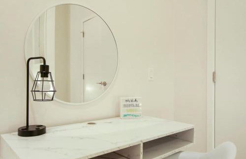 Elegant 2BR Apartment with In-Unit Laundry - Sheridan 102 - Photo 14